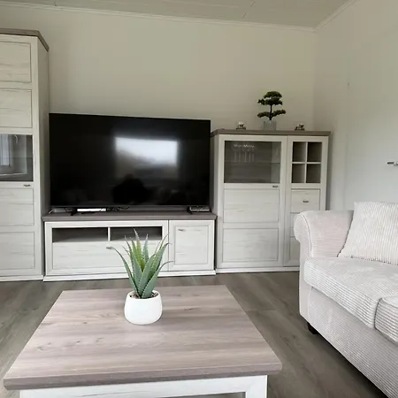 Feines Mit Balkon & Terrasse In Ruhiger Gegend Шлиц