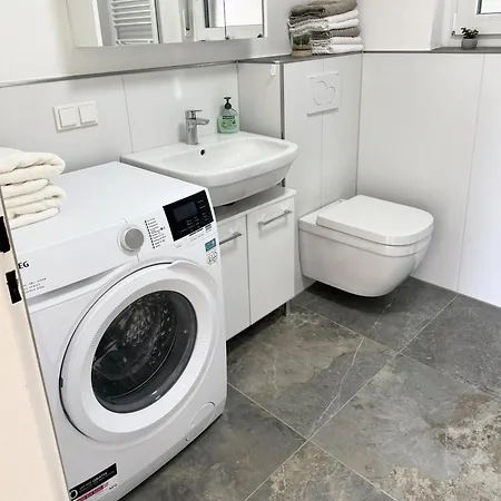 Feines Mit Balkon&terrasse In Ruhiger Gegend